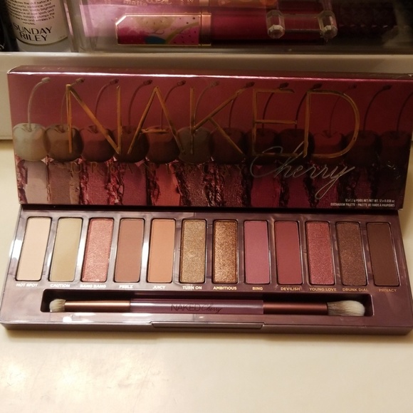 ⭐SOLD ⭐🍒BNIB🍒Urban Decay Naked Cherry Palette - Picture 4 of 7